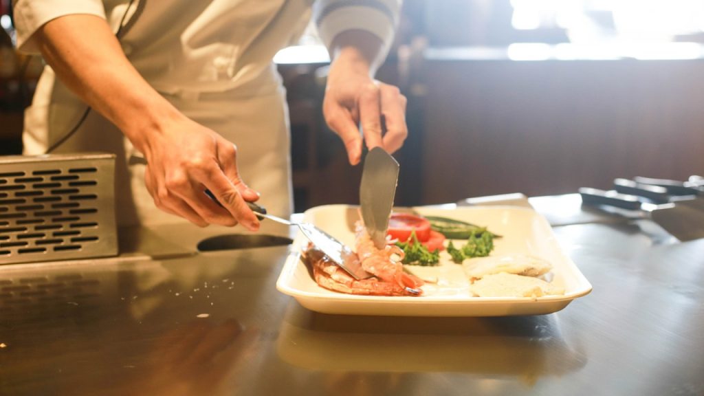 Quels sont les équipements indispensables pour une cuisine professionnelle ?