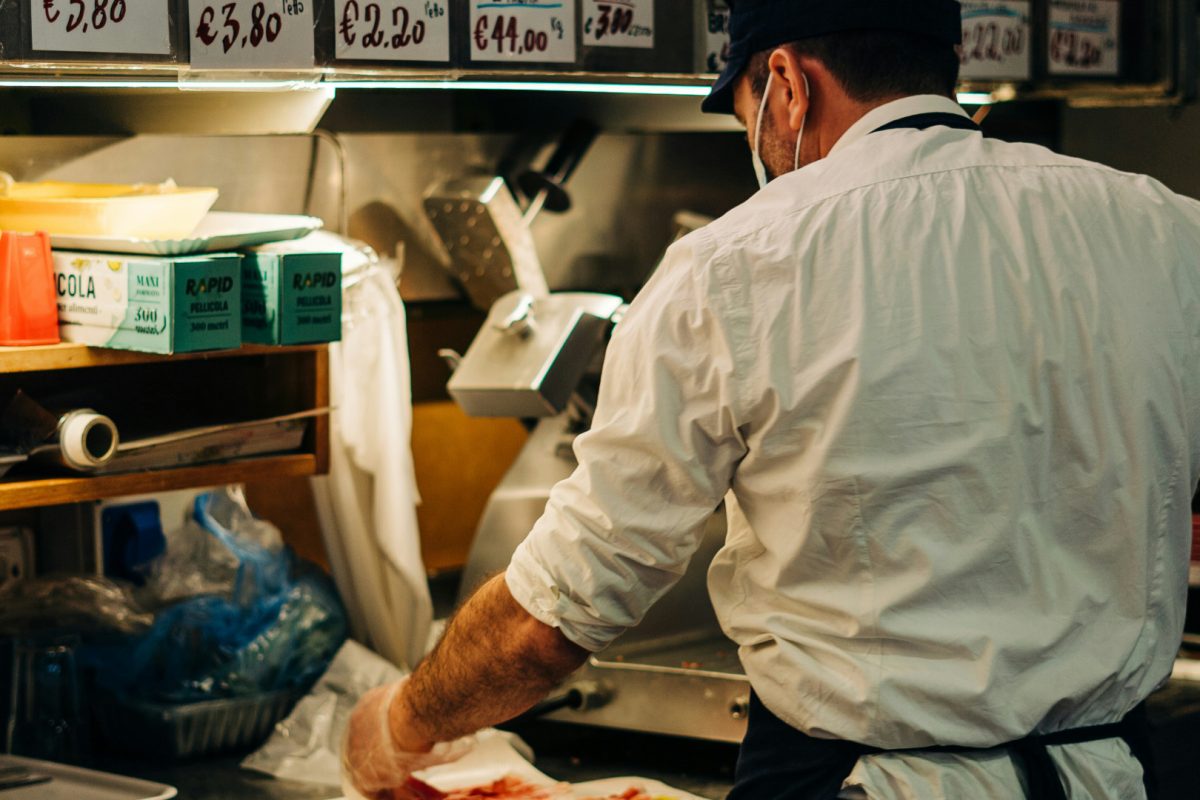 Matériel professionnel : la trancheuse à jambon, l'alliée des professionnels